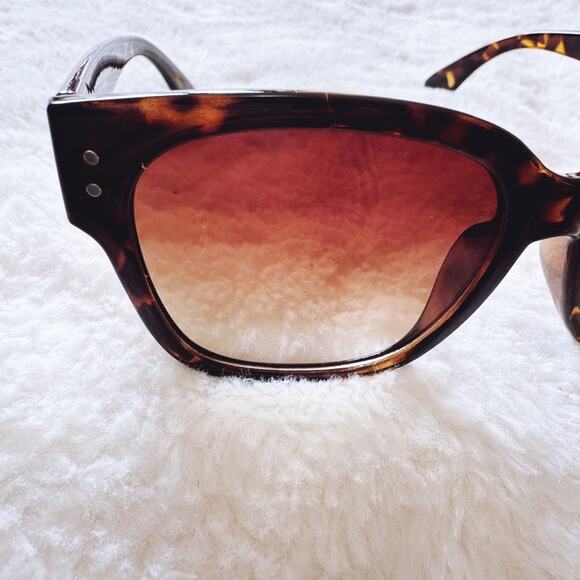 Jack Light Tortoise Brown Square Sunglasses - Picture 4 of 12